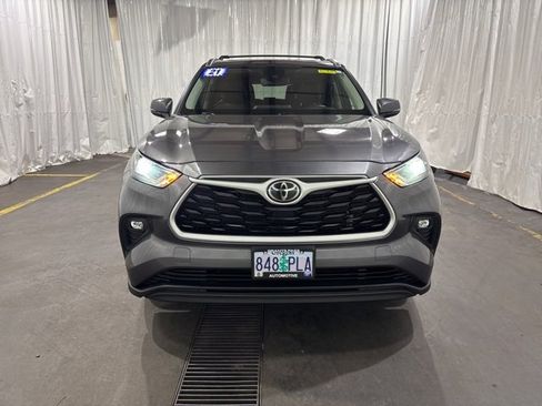 Used 2021 Toyota Highlander XLE image 8