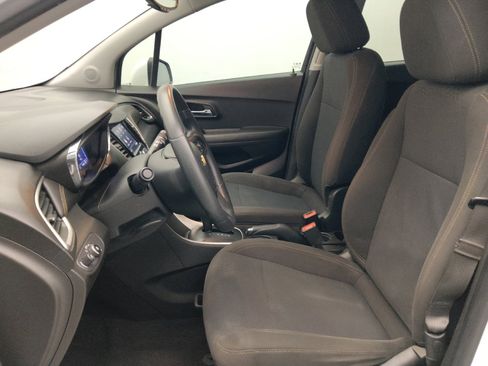 Used 2020 Chevrolet Trax LS FWD image 17