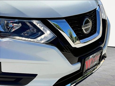 Used 2018 Nissan Rogue SV w/ Premium Package AWD/4WD image 31