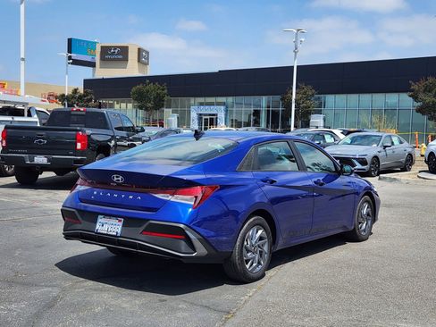 Used 2024 Hyundai Elantra SEL FWD image 7
