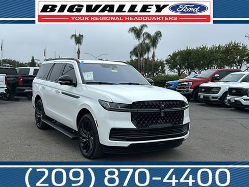 Used 2025 Lincoln Navigator Reserve w/ Jet Appearance Package image 1