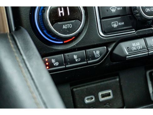 Used 2022 Chevrolet Tahoe High Country w/ Premium Package image 27