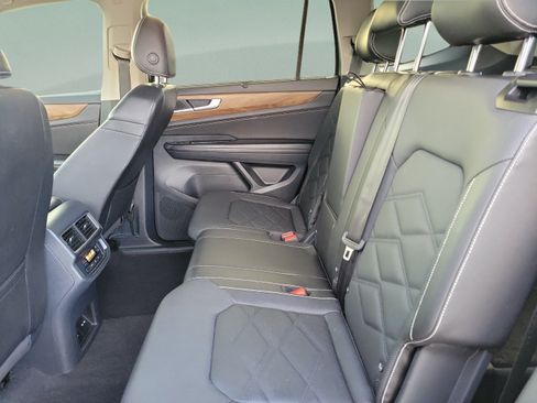 Used 2025 Volkswagen Atlas SE FWD image 7