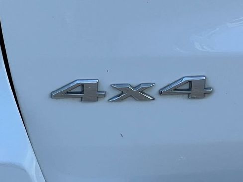 Used 2019 Jeep Grand Cherokee Laredo AWD/4WD image 2