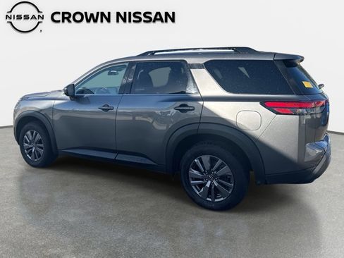 Certified 2024 Nissan Pathfinder SV image 6