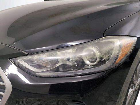 Used 2017 Hyundai Elantra SE image 10