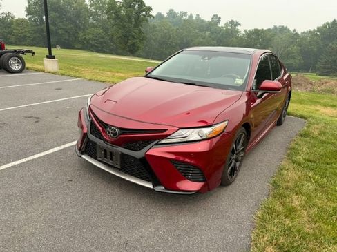 Used 2018 Toyota Camry XSE FWD image 2