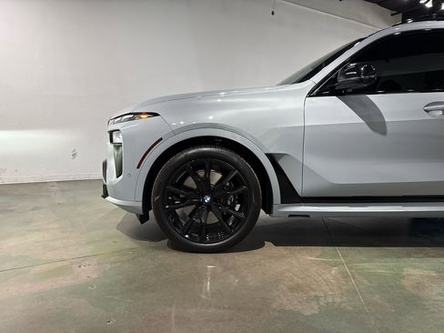 Used 2025 BMW X7 M60i image 3