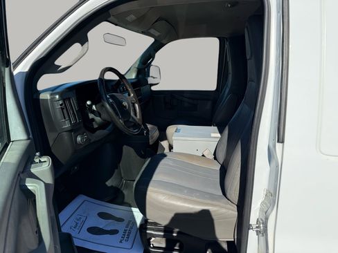 Used 2017 Chevrolet Express 3500 Extended image 14