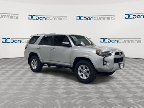Used 2017 Toyota 4Runner SR5 AWD/4WD image 2