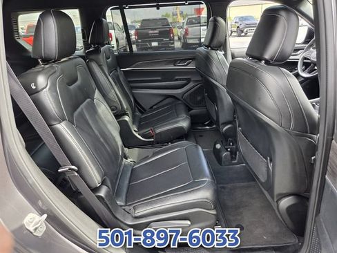 Used 2024 Jeep Grand Cherokee L Limited w/ Luxury Tech Group II AWD/4WD image 16
