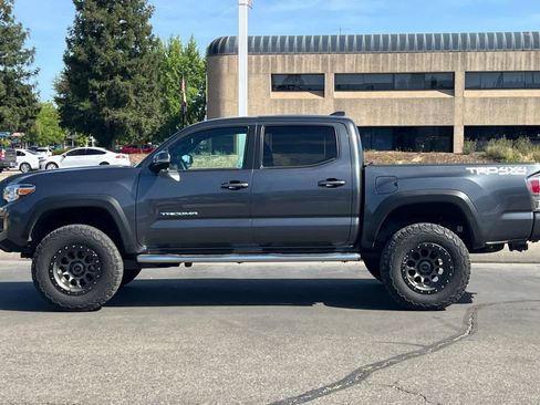 Used 2020 Toyota Tacoma TRD Off-Road w/ Technology Package image 6