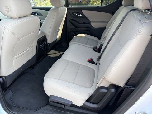 Used 2023 Chevrolet Traverse LS FWD image 20