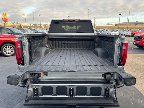 Used 2024 GMC Sierra 3500 Denali w/ Technology Package image 32