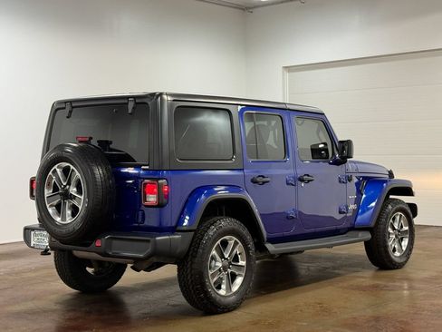 Used 2018 Jeep Wrangler Unlimited Sahara AWD/4WD image 4