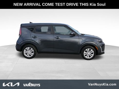 Used 2023 Kia Soul LX image 2