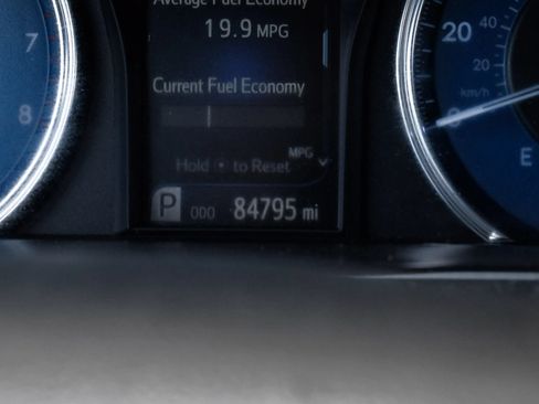 Used 2016 Toyota Camry XLE w/ Moonroof Package FWD image 23