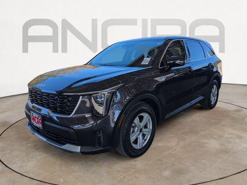 Certified 2025 Kia Sorento LX image 4