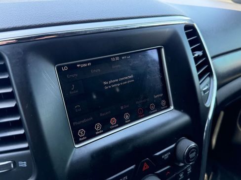 Used 2018 Jeep Grand Cherokee Laredo AWD/4WD image 21