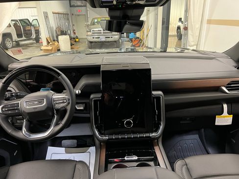 New 2026 GMC Yukon XL Denali w/ Advanced Technology Package AWD/4WD image 8
