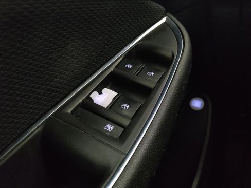 Used 2017 Chevrolet Cruze LT image 27