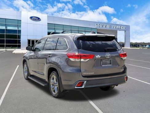 Used 2018 Toyota Highlander Limited Platinum image 2
