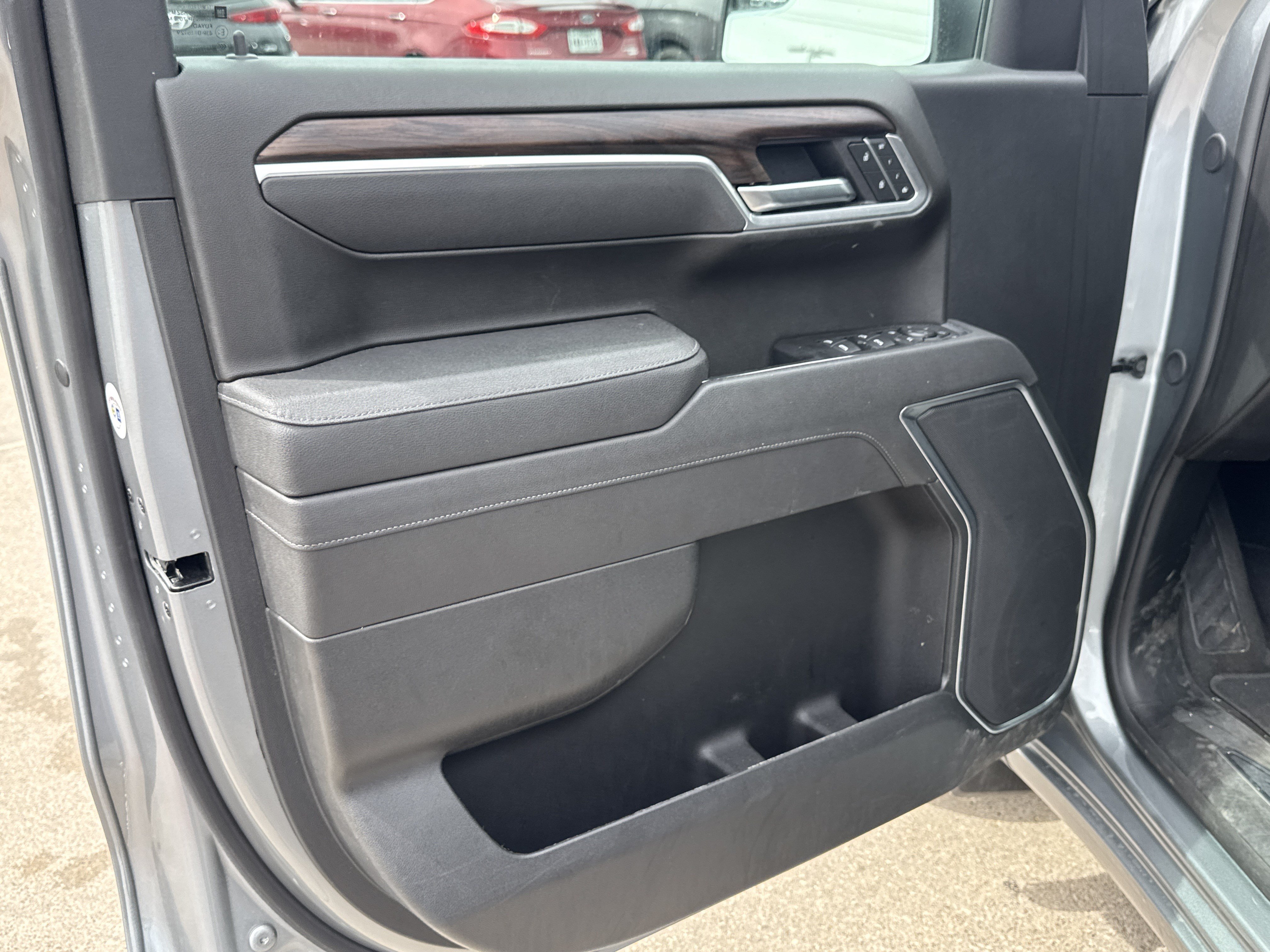 Used 2026 GMC Sierra 1500 SLT RWD image 3
