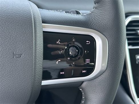 New 2025 Nissan Armada SV image 21