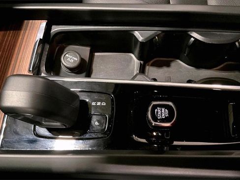 Certified 2025 Volvo V60 B5 Cross Country Plus image 31