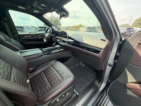 Used 2022 Cadillac Escalade Premium Luxury Platinum AWD/4WD image 13