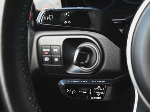 Used 2023 Porsche Cayenne image 23