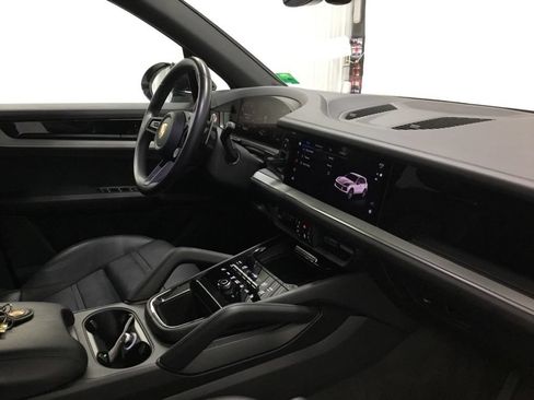 Used 2024 Porsche Cayenne AWD/4WD image 49