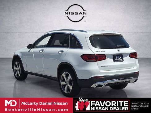 Used 2022 Mercedes-Benz GLC 300 4MATIC w/ Premium Package Lite image 4