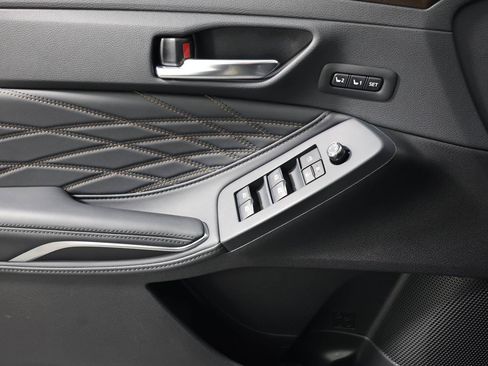 Used 2021 Toyota Avalon Limited FWD image 20