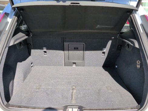 Used 2025 Volvo XC40 B5 Plus image 34