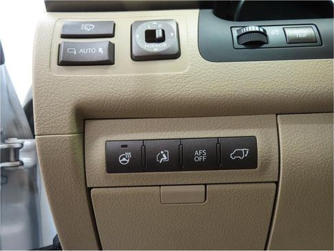 Used 2011 Lexus LX 570 4WD image 42