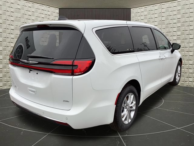New 2026 Chrysler Pacifica Select AWD/4WD image 8