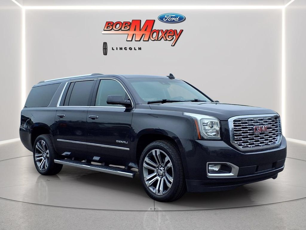 Used 2020 GMC Yukon XL Denali w/ Denali Premium Package AWD/4WD image 3