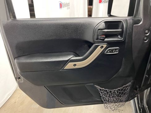 Used 2016 Jeep Wrangler Unlimited Sahara AWD/4WD image 9