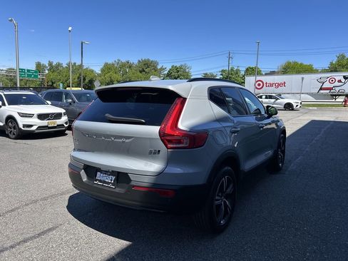 Certified 2024 Volvo XC40 B5 Core AWD/4WD image 8