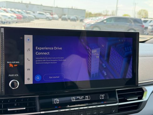 Used 2025 Toyota Sienna XSE AWD/4WD image 23