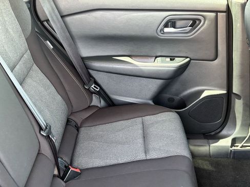 Used 2025 Nissan Rogue SV FWD image 10