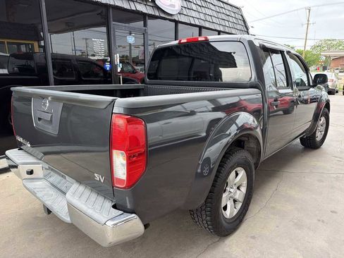 Used 2013 Nissan Frontier SV image 3