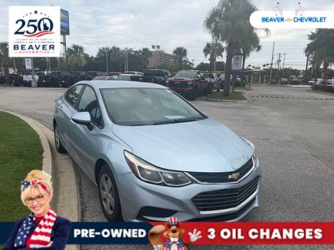 Used 2018 Chevrolet Cruze LS FWD image 2