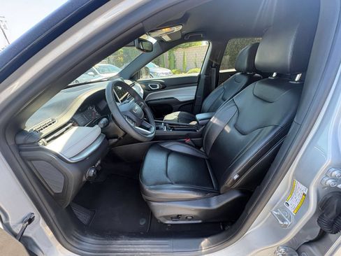 Used 2025 Jeep Compass Limited AWD/4WD image 28