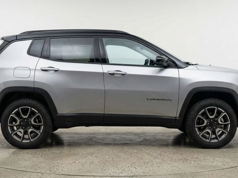 Used 2025 Jeep Compass Trailhawk AWD/4WD image 11