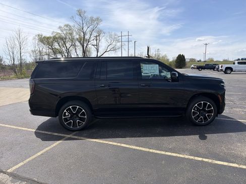 New 2026 Chevrolet Suburban RST w/ RST Capability Package AWD/4WD image 4