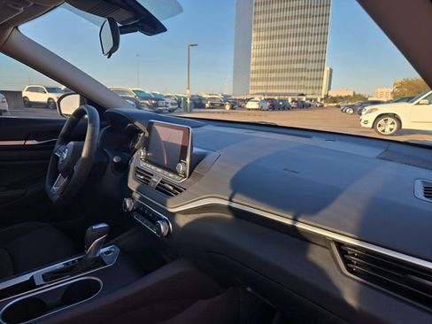 Used 2022 Nissan Altima 2.5 SV image 21