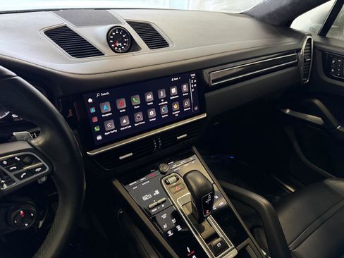 Used 2022 Porsche Cayenne Turbo image 18