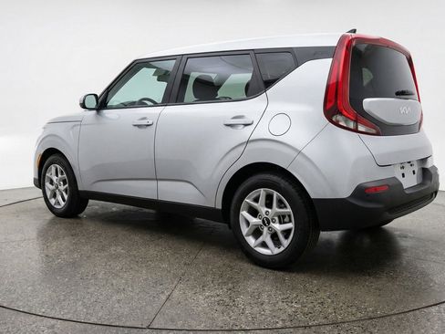 Used 2025 Kia Soul LX w/ LX Technology Package FWD image 6